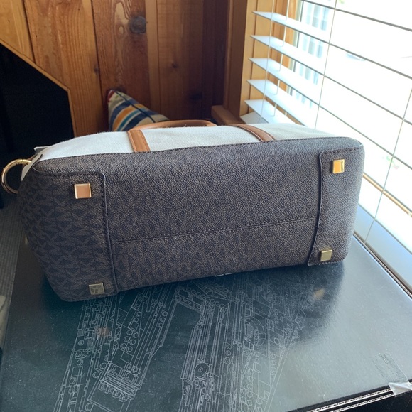 Michael Kors Beckett Large Satchel (Natural/Acorn) - Picture 6 of 7